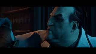 Narratorem w materiale jest Pingwin. Złoczyńca wydaje się dobrze znać Trybunał Sów i ostrzega przed nim Nightwinga.