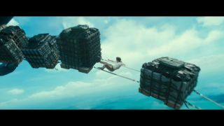 Scena, w której Nathan wypada z samolotu, jest niemal żywcem przeniesiona z gry Uncharted 3.