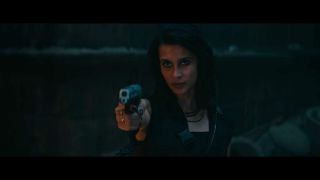 Chloe mówi komuś (prawdopodobnie Nathanowi), że ten nie wie, z kim współpracuje. Może to oznaczać, że Sully, podobnie jak w pierwszej części gry, będzie pozorował współpracę z grupą złoczyńców.