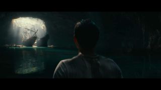 To kolejny fragment, w którym twórcy mocno inspirowali się grami. Wrak statku, na który patrzy młody Nathan, przypomina ten z Uncharted 4.