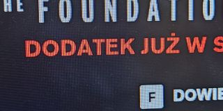Czerwony font w grze Control odpalonej na domowym pececie