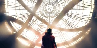 Z komiksowych serii „Doctor Strange” (ze scenariuszem Jasona Aarona) i „Avengers Academy” wiemy już, że w podziemiach Sanctum Sanctorum faktycznie mieszczą się mistyczne i obwarowane magicznymi zaklęciami cele. W MCU pokazano je w podobny sposób, przy czym tym razem służą one jako cele przeznaczone dla złoczyńców z alternatywnych światów. 