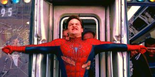 Spider-Man Maguire’a mówi o bolących plecach – Pajączek Garfielda pomaga mu je nawet rozciągnąć. Warto przypomnieć, że na planie „Spider-Mana 2” Maguire najprawdopodobniej symulował kontuzję pleców poniesioną rzekomo w trakcie pracy nad produkcją „Niepokonany Seabiscuit”, przez co był bliski zwolnienia (rolę miał przejąć Jake Gyllenhaal). W wyniku zbiegu okoliczności fraza „Moje plecy!” pojawiła się też w jednej ze scen „Spider-Mana 2”. 