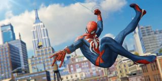 Sposób przemieszczania się Spider-Mana z finałowej sceny budzi wyraźne skojarzenia z przemieszczaniem się Pajączka z gry „Spider-Man” na PlayStation 4 – podobny jest także kostium herosa, przywodzący na myśl styl „vintage”. 