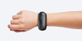 HTC Vive Wrist Tracker - kontroler ruchu opracowany z myślą o goglach Vive Focus 3 ułatwi obsługę wirtualnych interfejsów, pozwoli sterować aplikacjami bez wykorzystania padów