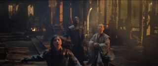 W czasie obrony Kamar-Taj widzimy również tego samego mistrza Sztuk Mistycznych, którego w filmie „Doktor Strange” tytułowy bohater początkowo wziął za Starożytnego. 