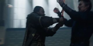 W końcówce materiału widzimy fragment pojedynku Strange’a i Mordo – najprawdopodobniej poprzedza on zatrzymanie Strange’a i przyprowadzenie go przed grupę Iluminatów. Nie wiemy jednak, czy obie postacie (podobnie jak w wielu komiksach) będą wrogami. Spekuluje się, że koniec końców Mordo – zważywszy na dawną przyjaźń ze Stephenem – wraz z nim zdecyduje się bronić naszej planety przez zagrożeniami z innych części multiwersum. 