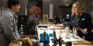 Przełożona Stevena w muzeum, Donna, to postać, której imię zaczerpnięto od komiksowej Donny Kraft – pracującej dla Moon Knighta bohaterki, która w świecie powieści graficznych zadebiutowała w 1992 roku. Wiele wskazuje jednak na to, że serialowa i komiksowa Donna nie są postaciami dzielącymi wspólną genezę.