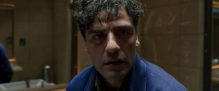 W czasie końcowej sceny podczas rozmowy ze Spectorem za Steve’em widzimy ukazane na ścianach hieroglify. Jeden z nich przedstawia Khonshu.