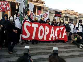 Anonymous na proteście przeciwko wprowadzeniu porozumienia ACTA, umowy o zwalczaniu obrotu towarami podrabianymi