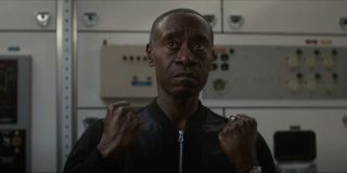 Tłumacząc swoje motywacje Harrow wyjawia, że bogini Ammit mogłaby zapobiec największym tragediom ludzkości jeszcze przed ich zaistnieniem, zabijając osoby, które w przyszłości popełnią zbrodnie. Przypomnijmy, że ten sam motyw był już obecny nie tylko w świecie popkultury („Raport mniejszości” czy „Przeznaczenie” z 2014 roku), ale i w samym MCU; w filmie „Avengers: Koniec gry” Hulk i Rhodey wdali się w moralną dysputę na temat zabicia Thanosa wtedy, gdy był on jeszcze dzieckiem. 