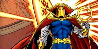 1. Charles Xavier aka Doktor Strangefate (Ziemia-9602) – postać wprowadzona w crossoverze „Marvel vs. DC” z 1996 roku, funkcjonująca w rzeczywistości określonej jako Amalgam Universe. Do jej powstania doszło po tym, gdy Profesor X został najpierw ocalony, a później wyszkolony w dziedzinie magii przez Nabu Starożytnego. Katalog mocy: bez dwóch zdań najpotężniejsza wersja Doktora Strange’a, którą kiedykolwiek zobaczyliśmy w komiksach, słusznie opisywana jako „Niepowstrzymany”. Doktor Strangefate łączy w sobie moce Najwyższego Maga, Doktora Fate’a (jednego z najpotężniejszych czarodziejów w uniwersum DC) oraz geniusz intelektualny i zdolności telepatyczne Charlesa Xaviera. Choć siła ta może przywodzić na myśl boskie istoty, Doktor Strangefate ma pewną słabość: korzystając ze swojego hełmu nieustannie słyszy głos Nabu, co utrudnia mu rzucanie kolejnych zaklęć.