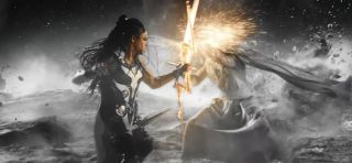 Wiemy już, że ekranowa Walkiria zagra rolę opisaną w komiksach jako „King Valkyrie” (czy „Królową Nowego Asgardu”, jak opisała to w jednym z wywiadów Tessa Thompson). Co więcej, bohaterka zacznie korzystać z nowej broni – w jednej ze scen zwiastuna widzimy ją w trakcie korzystania z pioruna Zeusa. Na tej podstawie powstała teoria, że filmowy Zeus straci w „Miłości i gromie” życie.