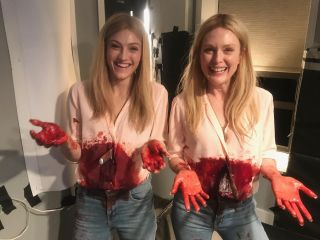 Julianne Moore - Kobieta w oknie