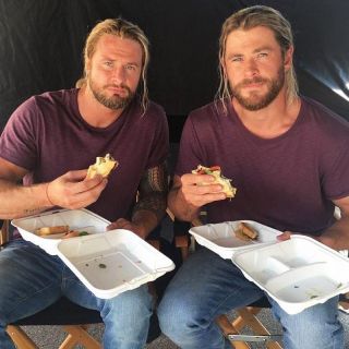 Chris Hemsworth i Bobby Holland Hanton - dubler zastępuje aktora we wszystkich filmach z Thorem