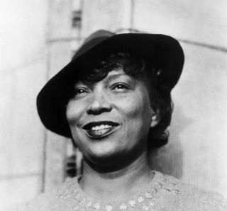 Zora Neale Hurston, pisarka i reżyserka - zdjęcie zrobiono na przełomie lat 30. i 40. XX wieku