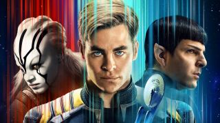 Star Trek: W nieznane (2016) – Pierwotny pomysł na film został zupełnie zmieniony przez twórców po tym, gdy fani franczyzy krytykowali jej poprzednie odsłony jako „zbyt mało startrekowe” i „za bardzo starwarsowe”. Współautor scenariusza, Simon Pegg, przyznał w trakcie kampanii promocyjnej, że te głosy fanów twórcy wzięli sobie do serca. 
