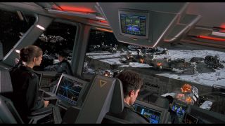 Żołnierze kosmosu (1997) – W pierwszej, zmienionej po pokazach testowych wersji filmu Carmen Ibanez (Denise Richards) miała porzucić Johnny’ego Rico (Casper van Dien), by później poświęcić się karierze i wdać się w romans z Zanderem Barcalowem (Patrick Muldoon). Widzowie nie mogli jednak pogodzić się z tym, że Ibanez rozstaje się z Rico, jak również z tym, że później jej partnerem staje się jej przełożony. 