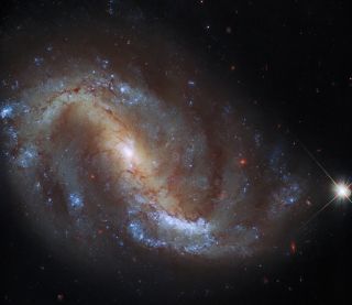 Galaktyka NGC 7496 - teleskop Hubble'a