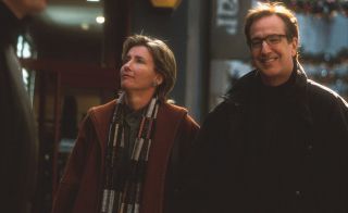 To właśnie miłość (2003) – po 19 latach od premiery wydaje się, że film ten zawiera kilka wątków, które dziś byłyby nie do przyjęcia - m.in. fakt molestowania przez prezydenta USA kobiety, która później została obwiniona za całą sytuację i zwolniona z pracy, czy seksualną orgię amerykańskich kobiet z Brytyjczykiem wyłącznie z uwagi na akcent mężczyzny.