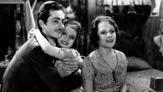 Dziwolągi (1932) – w tym filmie artystka cyrkowa specjalnie rozkochuje w sobie kolegą z pracy, majętnego karła, którego później zabija.