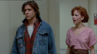 Klub winowajców (1985) – ekranowa Claire, Molly Ringwald, była w tym filmie wielokrotnie sprowadzana do roli przedmiotu seksualnego przez postać Judda Nelsona; w innych momentach stawała się z kolei ofiarą jego gniewu i przemocowych zachowań. Aktorka po latach napisała artykuł dobitnie krytykujący ten wątek.