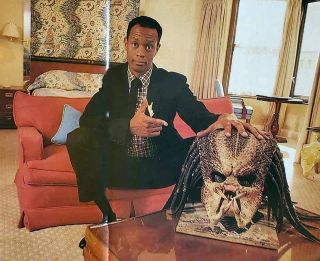 W tę rolę wcielił się zmarły w 1991 roku Kevin Peter Hall, pamiętny Harry z serialu Harry i Hendersonowie