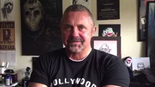 W Jasona przez lata wcielało się wielu aktorów. Najważniejszym z nich jest kaskader Kane Hodder, który pracował także przy Teksańskiej masakrze piłą mechaniczną. 