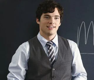 Ezra Fitz (Ian Harding)