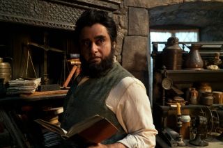 Zdaniem Gaimana postaciami, które były najbardziej oparte na komiksowym pierwowzorze, byli Kain i Abel. Widać to choćby w ich zmieniających się na ekranie strojach – taki sam obrót spraw widzieliśmy w powieściach graficznych.