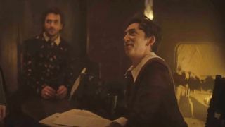 W trakcie spotkań Morfeusza i Hoba Gadlinga pojawiła się postać Williama Szekspira. Na ekranie nie poznaliśmy szczegółów umowy, którą władca Śnienia zawarł z pisarzem, jednak wiele wskazuje na to, że wątek ten może być kontynuowany w ewentualnym 2. sezonie produkcji.