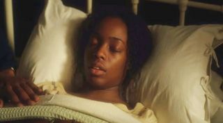 W powieściach graficznych i serialu słyszymy o śpiączce, na którą ludzie masowo zapadali podczas nieobecności Morfeusza. W prawdziwym świecie w 1917 roku wybuchła epidemia encephalitis lethargica, której ofiary zapadały w stan głębokiego snu i pozostawały w bezruchu. W przeciągu następnej dekady epidemia ta pochłonęła życie wielu ludzi; jej przyczyny do dziś pozostają nieznane, choć najczęściej łączy się je z przebiegającą równolegle epidemią hiszpanki.