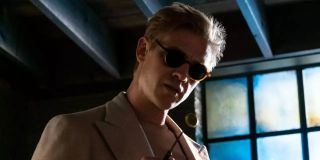 Okulary, które nosi ekranowy Koryntczyk, były tak mocno przyciemnione, że wcielający się w rolę tej postaci Boyd Holbrook ledwo widział – niejednokrotnie potykał się on o dekorację i inne przedmioty obecne na planie.