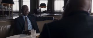 W zwiastunie pojawia się również James Rhodes aka War Machine. Warto przypomnieć, że po raz ostatni widzieliśmy go w serialu „Falcon i Zimowy Żołnierz” – teraz jednak „Rhodey” nie ma już na sobie munduru wojskowego, a zwykły garnitur z wpiętą w niego amerykańską flagą. Pojawiają się teorie, że w międzyczasie Rhodes został jednym z najważniejszych polityków USA, prawdopodobnie wpływowym senatorem bądź nawet sekretarzem stanu czy obrony, na co wskazywałby fakt posiadania przez niego ochrony Secret Service.
