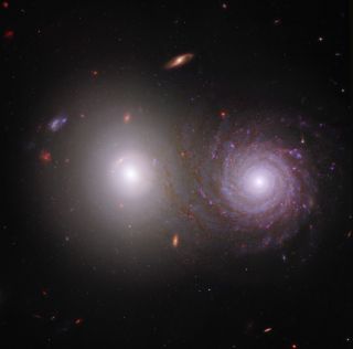 Teleskopy Webba i Hubble'a - zdjęcie pary galaktyk VV 191