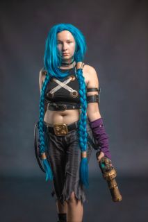 Amelia Jagielska jako Jinx z Arcane League of Legends