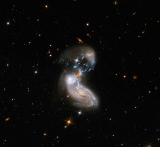 Teleskop Hubble'a - zdjęcie pary galaktyk ZW II 96