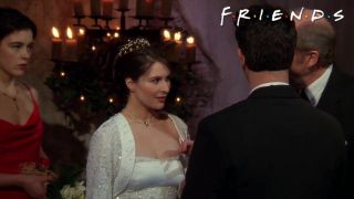 5. Przyjaciele (sezon 4, odcinek 24) – Ross w czasie ślubu myli imię swojej partnerki, wypowiadając słowo „Rachel”. 