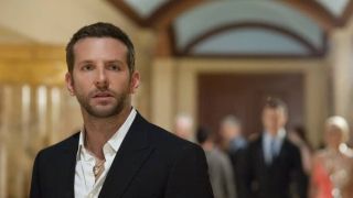 12. Bradley Cooper – ukończony kierunek: filologia angielska, potencjalny zawód: redaktor w renomowanym wydawnictwie; roczny zarobek w 2023 roku w potencjalnym zawodzie: 60000 USD; na łączną wartość swojego majątku musiałby w tym zawodzie pracować 1667 lat.       