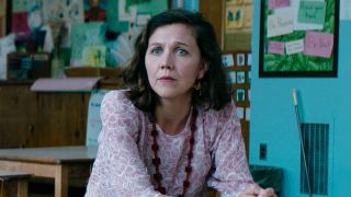 19. Maggie Gyllenhaal – ukończony kierunek: literatura i religie Wschodu, potencjalny zawód: nauczycielka akademicka; roczny zarobek w 2023 roku w potencjalnym zawodzie: 57000 USD; na łączną wartość swojego majątku musiałaby w tym zawodzie pracować 439 lat.    