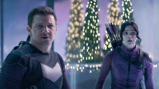Schemat wypuszczania odcinków w Disney+ - wiele wskazuje na to, że Marvel Studios nie do końca zdaje sobie sprawę z możliwości tkwiących w ukazywaniu różnych odsłon MCU w platformie VOD. Poza nielicznymi wyjątkami seriale Domu Pomysłów emitowane są na podobnej na zasadzie: większość odcinków poświęcona jest obecnemu położeniu życiowemu bohatera, natomiast złoczyńca wydaje się wprowadzony rzutem na taśmę w jednym z ostatnich odcinków. Przykładem może być choćby Ms. Marvel czy Hawkeye.