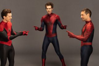 Przesadzanie z fanserwisem – choć filmy Spider-Man: Bez drogi do domu i Doktor Strange w multiwersum obłędu zostały dobrze przyjęte przez krytyków i widzów, oba zrodziły pytanie o to, czy Marvel Studios nie dochodzi już do ściany w kwestii gry na sentymentach odbiorców. Fanserwis potrafi co prawda przyciągać do kin, lecz z drugiej strony wpływa na nasz odbiór samej warstwy fabularnej, niejednokrotnie zupełnie ją przysłaniając.