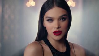 Hailee Steinfeld (26 lat) – Prawdziwe męstwo, Bumblebee, seria Pitch Perfect, Hawkeye