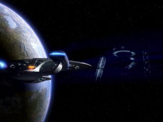 15. Bóg planety Edo (Star Trek: Następne pokolenie) – choć w serialu pojawił się on jedynie na chwilę, sam siebie przedstawił jako boga planety Edo. W jej pobliżu istota ta mogła dowolnie manipulować czasem, materią i energię, blokując komunikację statku Enterprise czy paraliżując jego systemy obronne i atakujące. Nie jest jednak jasne, czy byt ten posiada te same zdolności w innych rejonach wszechświata.