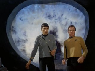13. Strażnik Wieczności (Star Trek: Seria oryginalna) – żyjące wrota do całej czasoprzestrzeni. Ma wiedzę na temat wszystkich zdarzeń z przeszłości, teraźniejszości i przyszłości. Po przejściu przez Strażnika zmienia się życie wszystkich istot zamieszkujących uniwersum.
