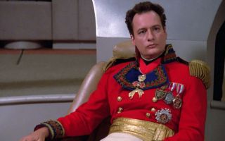 1. Q (Star Trek: Następne pokolenie i inne produkcje) – przedstawiciel wszechmocnego gatunku o tej samej nazwie, zamieszkujących Kontinuum Q nieśmiertelnych bytów obdarzonych boskimi przymiotami. Uznawany za nemezis kapitana Jean-Luca Picarda, bardzo często przybierał formę humanoidalną. Potrafi dowolnie przeobrażać materię i energię, teleportować się i przenosić w czasie. Jest w stanie stworzyć wszystko, o czym tylko pomyśli.