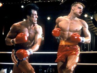 2. Rocky vs. Ivan Drago (Rocky IV) – portretujący przeciwników Sylvester Stallone i Dolph Lundgren wczuli się w tę walkę tak bardzo, że w trakcie jej kręcenia zadawali sobie prawdziwe ciosy. To jedno z najbrutalniejszych i zarazem najbardziej inspirujących starć w całej franczyzie; Rocky próbował pomścić zabitego na ringu przez Drago Apollo, w dodatku pojedynek ten mógł być odczytywany jako metafora zimnowojennej rywalizacji Stanów Zjednoczonych i Związku Radzieckiego. Balboa zwyciężył przez nokaut w ostatniej rundzie.