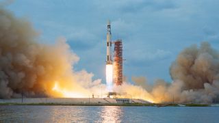 3. Saturn V (USA): udźwig na niską orbitę okołoziemską – 140 ton; orbitalny lot testowy – 1967 (wycofana z użytku); wysokość rakiety – 110,6 m.  