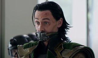 Loki ostrzeże Avengers przed Kangiem – ta teoria zakłada, że Loki powróci do głównej rzeczywistości MCU, aby ostrzec Avengers przed zagrożeniem ze strony Kanga, co ustawi podwaliny pod kolejne zbiorowe filmy o Mścicielach. Przypomnijmy, że w podstawowym świecie Kinowego Uniwersum Marvela herosi wierzą obecnie, że Zdobywca został zabity, nie mając także pojęcia o istnieniu jego innych wariantów. 