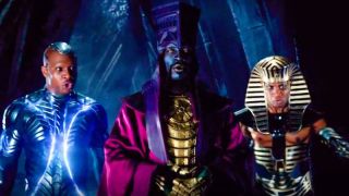 Rada Kangów będzie pełnić rolę głównego złoczyńcy 2. sezonu – zgodnie z tą teorią twórcy serialu nawiążą w jego kolejnej odsłonie do wspomnianej wcześniej sekwencji z Ant-Mana 3, pokazując, jak wielkim zagrożeniem dla całego multiwersum jest znana z komiksów Rada Kangów, w której zasiadają warianty Zdobywcy z różnych rzeczywistości i linii czasowych. Nie jest jednak wykluczone, że do ostatecznego starcia z Radą dojdzie w filmie Avengers 5, na co 2. sezon Lokiego miałby widzów dopiero przygotowywać. 